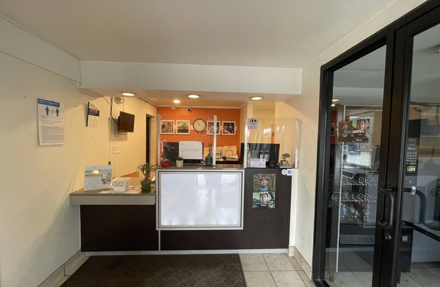 Travelodge by Wyndham Brattleboro VT