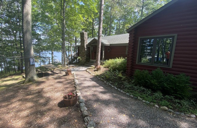 Traverse City @ Rennie Lake . Idyllic Lakefront Retreat . CC49 . Perfect!