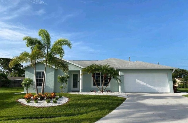 Treasure Coast Getaway 15 mins to Jensen Beach