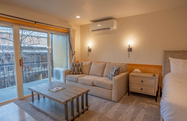 Treasure Mountain Inn - Junior Suite #39 - Cleaning fees included!