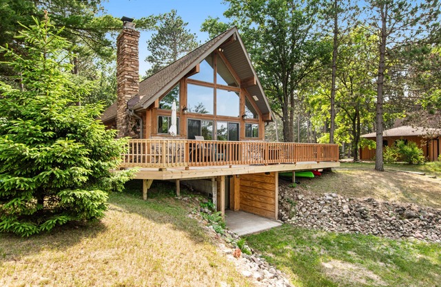 Tree-surrounded cabin with lake views, kayaks, wood-burning fireplace, & W/D