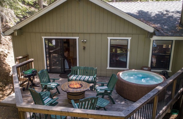 Tree Top Cabin - 2 miles to Yosemite's South Gate!