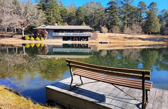 Tree Top Retreat minutes from the airport and downtown Asheville