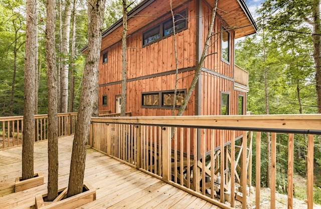 Treetop Village 8 2br/2ba True Sleep 6 Hot Tub, Gas Grill and Bonus Two Decks