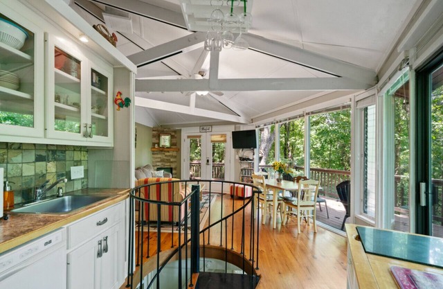 Treetopper Knoll Chalet in Big Canoe