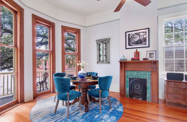 Treme Townhouse, elegant living, steps to the French Quarter