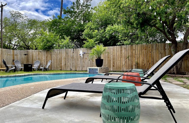 Trendy&Cute4BR+Pool-NearStMary’sUniversity&DTSA!