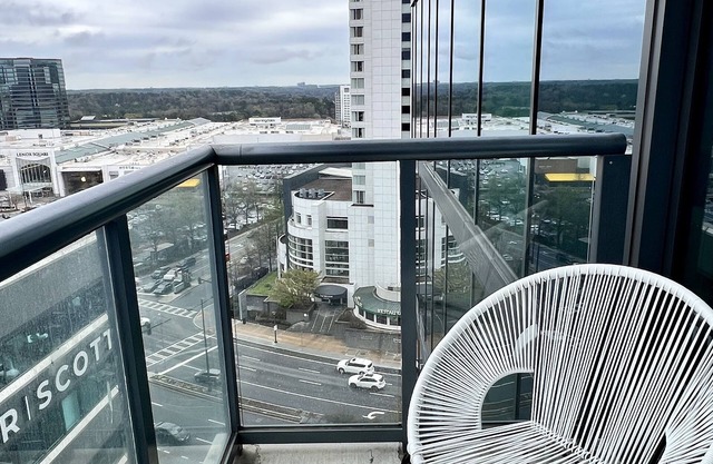 Trendy high-rise in heart of buckhead!