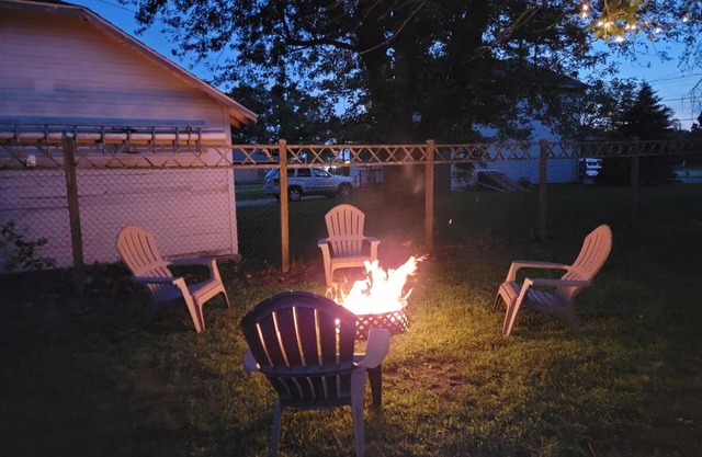 Trendy Lake Michigan Getaway- Pet Friendly