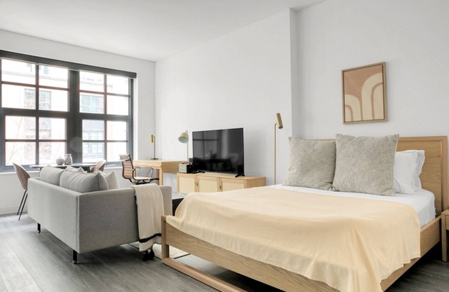Trendy South End Studio w/W/D & Gym, near SoWa District, by Blueground