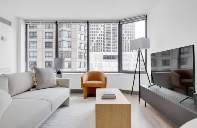 Trendy Streeterville Studio w/Deck & Pool, close to Beach, by Blueground