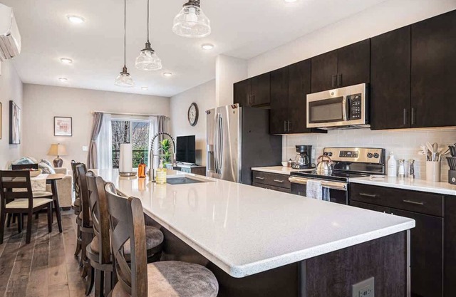 Trendy Townhouse in Midtown Omaha|Rooftop Retreat