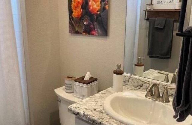 Trendy Townhouse near Golden and Red Rocks!