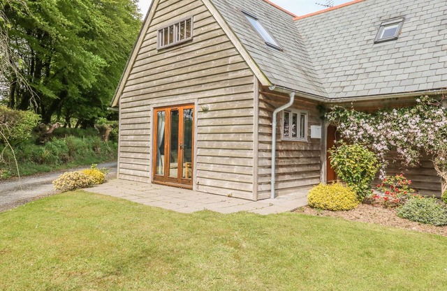 TREVINNY LODGE NO 37, family friendly, with a garden in Boscastle