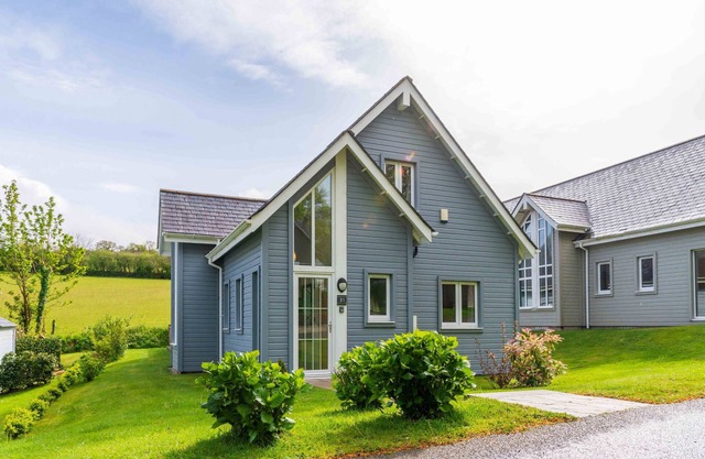 Trewhiddle Villa 21 - a trewhiddle that sleeps 6 guests in 3 bedrooms