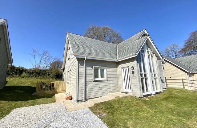Trewhiddle Villa 2 - a trewhiddle that sleeps 7 guests in 4 bedrooms