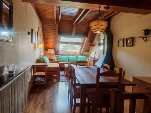 Triplex Erta 8 abuhardillado y con excelentes vistas