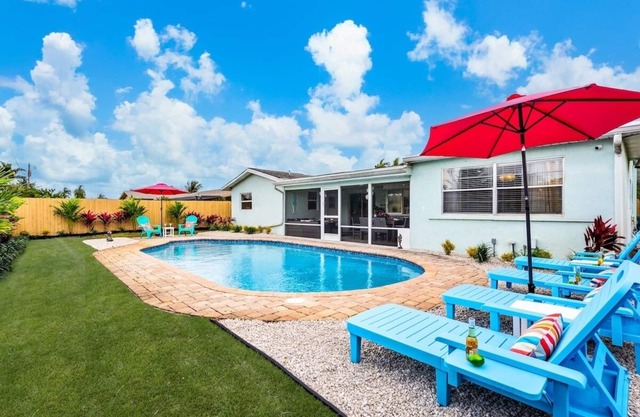 Trop Chic Pool Home Lanai, Pool Table, Ping Pong
