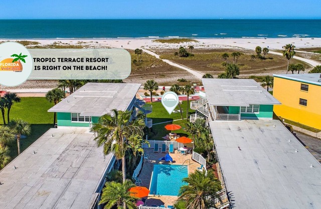 Tropic Terrace Suite #15 - Beachfront Resort