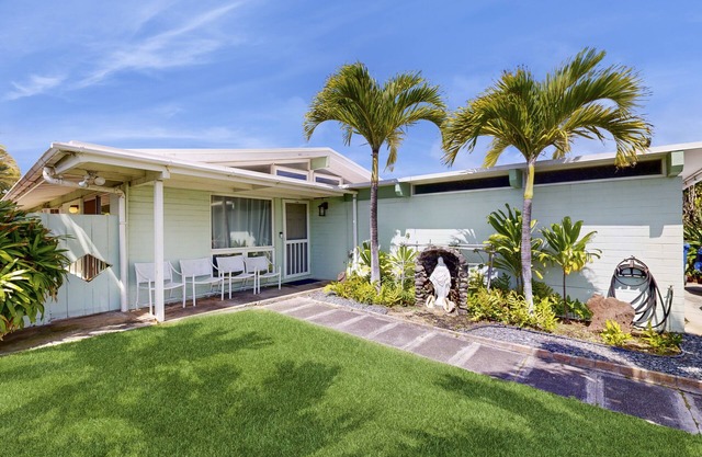 Tropical Escape with Lanai & Private Yard | Walk to Maunalua Bay Beach