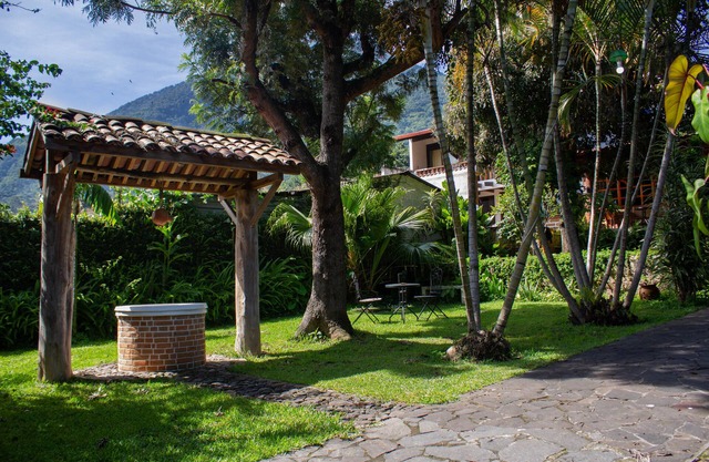 Tropical Oasis with Jacuzzi - Lush Garden and Lake View