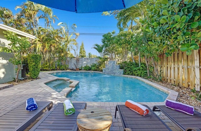 Tropical Oasis | Private Pool & BBQ | 5 Mins to Beach