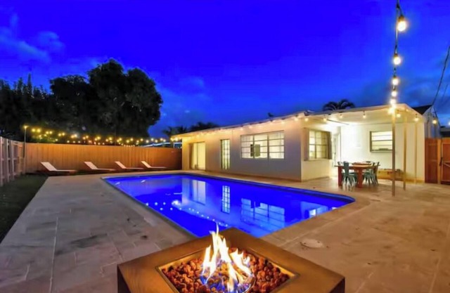 Tropical Paradise: Stylish 4 Bedroom Pool House Near Pristine Hollywood Beach