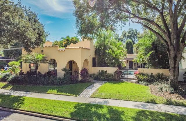Tropical pool home in South Tampa