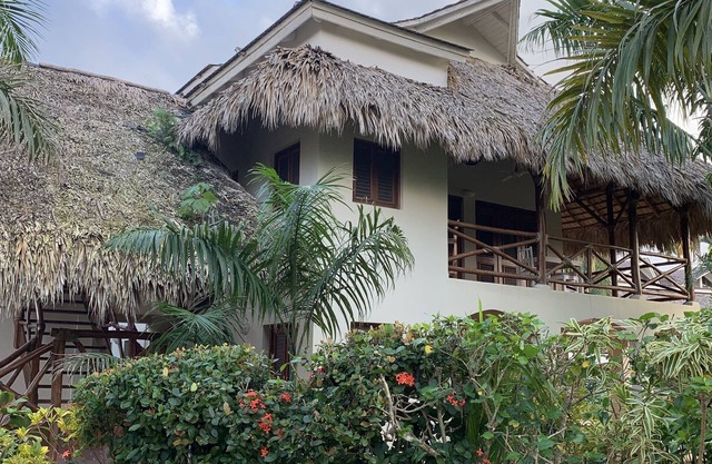 Tropical Private Condo in Playa Bonita! 3 min walk to beach.