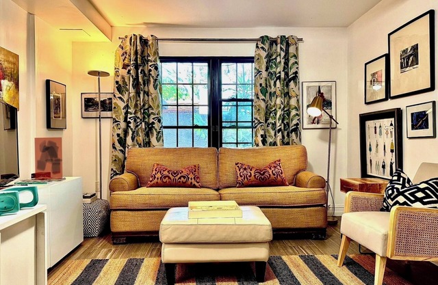Tropical, private, downtown