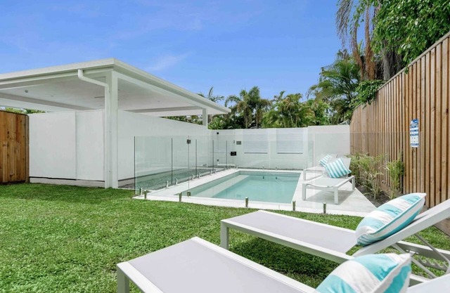 Tropical Private Oasis with heated pool just a short walk away from 4 mile beach
