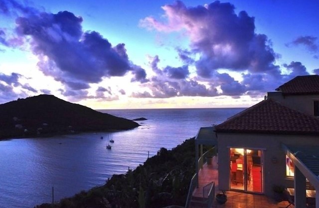 TROPICAL SEASIDE VILLA- LIVE IN PARADISE WITH OPEN SEAVIEWS