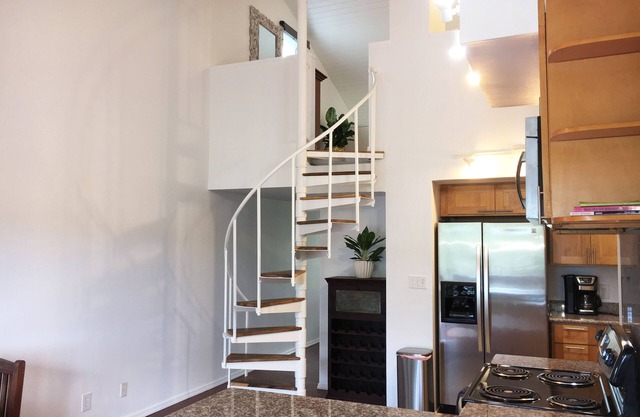 Tropical Turtle Bay Condo, Steps from Pool & Walking Distance to Beach