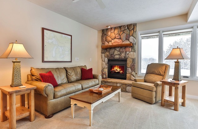 Trout Creek Condo #57 - 2 Bedrooms 2 Baths, 3 TV's w/Streaming