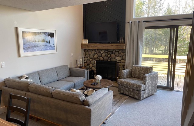 Trout Creek Condos , Condo #16, 2 Bdrm Loft, Sleeps 8