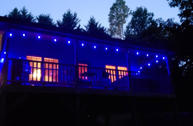 Trout Fish-Inn Cozy Cabin w/Hot Tub, Fire Pit & Steps from Downtown Helen!