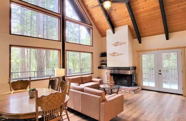 Trout River Cabin - Cozy Quiet Peaceful Retreat