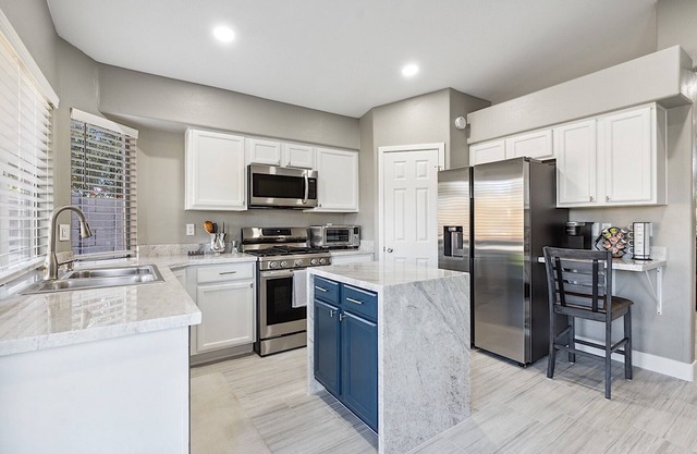 Troy's Retreat * 3BR Home w/Hot Tub & Fire Pit Lounge