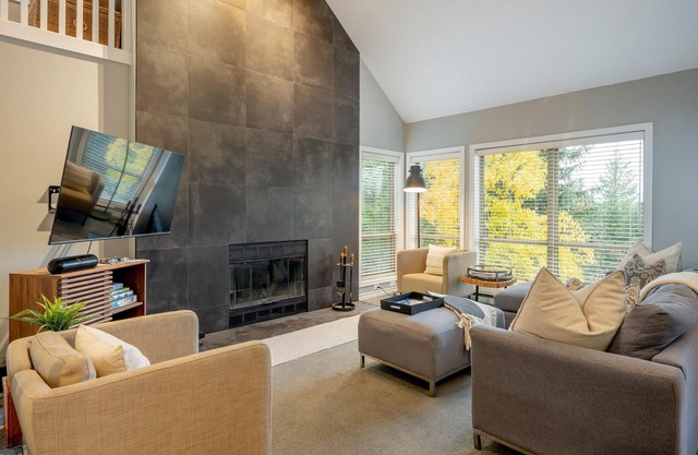 True SKI IN/OUT | Renovated 3BR | Mountain Views | Common Hot Tub | Managed By Aloha Whistler