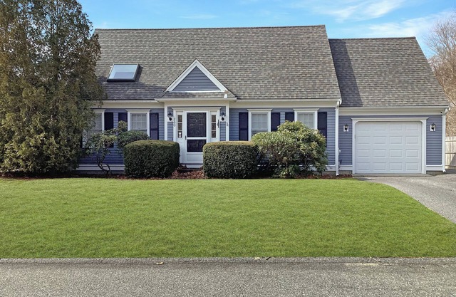TSCAR-W. Hyannisport 3 bedroom, 2 bath central AC, close to Craigville Beach, Landlord beach pass included