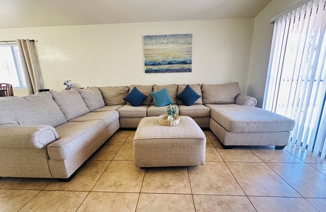 Tucson International Airport area with 3 bedroom 2 bathroom home. Sleeps 6
