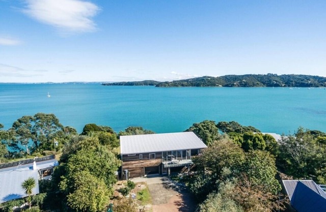 TUI POINT WAIHEKE | Be My Guest