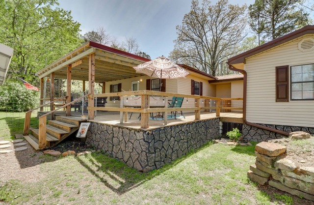 Tumbling Shoals Home w/Private Yard + Grill!
