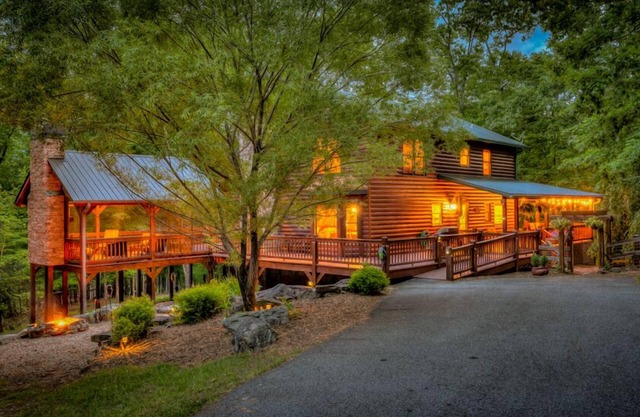Tumnus Ridge - Mountain View | Super Dog Friendly | Hot tub | Fire Pit