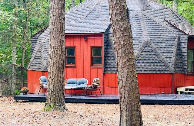 tUnique Dome Home on 5 Acres with Deck, Pond & Forest Retreat