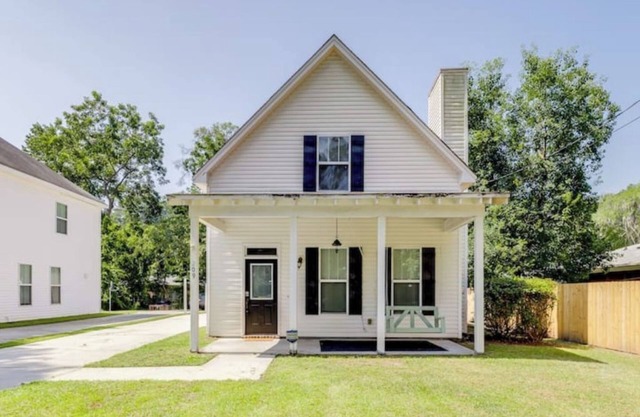 Tupelo Two Story - Near Savannah
