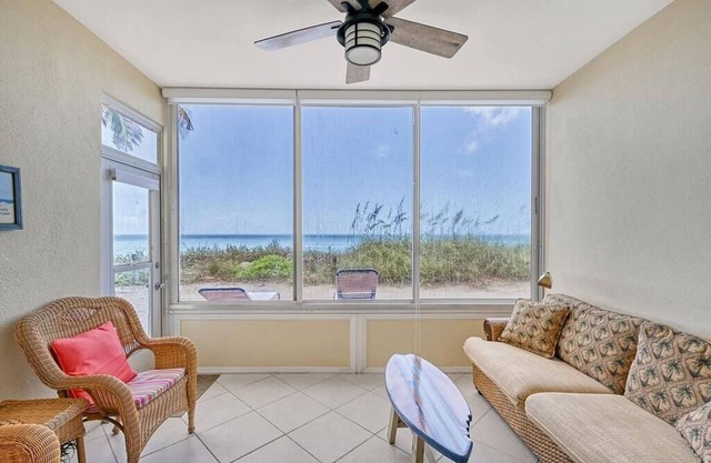 Turtle Beach, A105 - Gulf front - perfect for couples! Free Boat Docks & WiFi