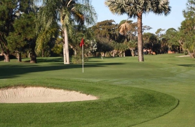 TURTLE LAKE 2BR/2BA - GOLF COURSE VIEW/RESORT STYLE AMENITIES/MINUTES TO BEACH