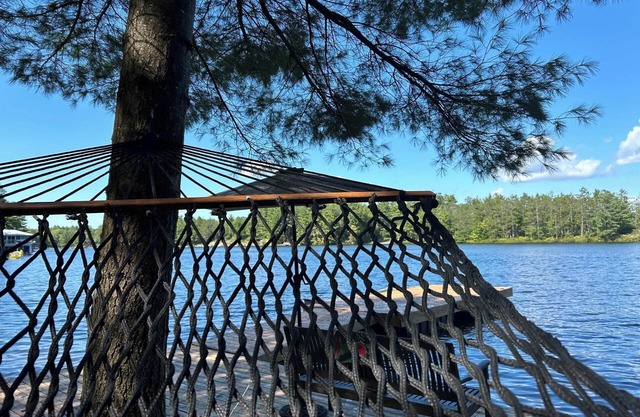 Turtle Lake House-Vacation in Muskoka, lakeside and next to a nature reserve
