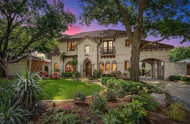Tuscan Home in Great Location of Dallas